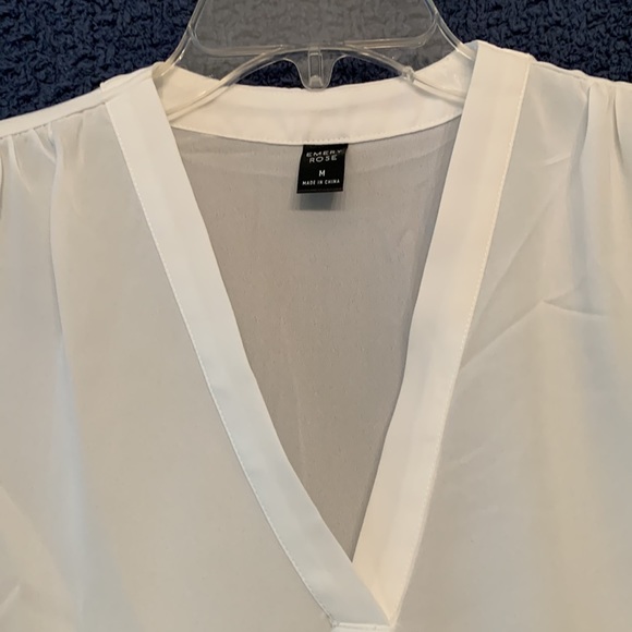 V Neck Sleeveless White Blouse/Top - Picture 3 of 5